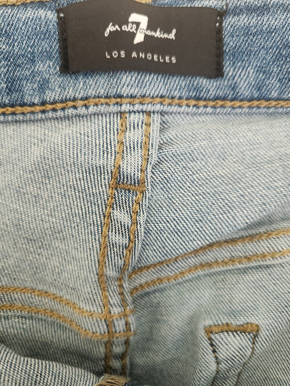 7 For All Mankind Women's Light Blue Denim Roll-Cuff Shorts 34 - Picture 3 of 5